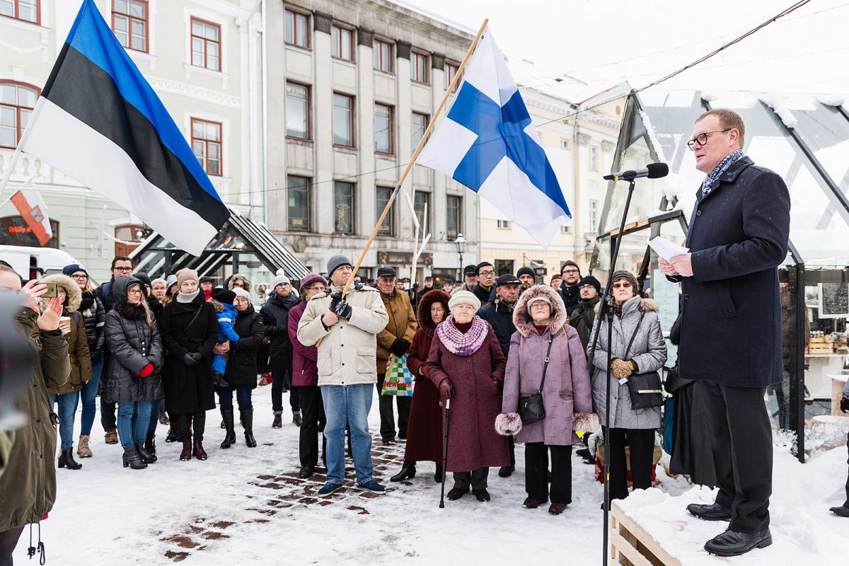 Soome iseseisvuspäeva tähistamine Tartu Raekoja platsil